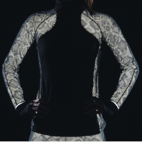 Lululemon Race With Grace 1/2 Zip II *Lights Out Ravish Reptile Silver Black - Picture 1 of 16